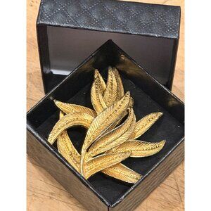 Vintage Gold-Tone Leaf Brooch Pin In Box 3 Inches Elegant Design